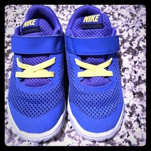 Boys tennis shoes size 9